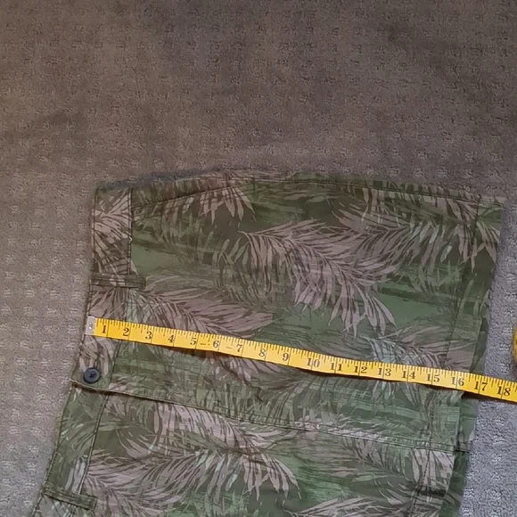 Green and Beige Leaf Print Skort - Picture 8 of 8